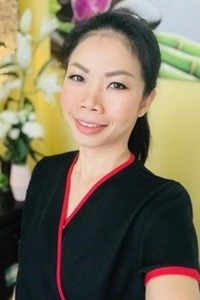 Lin Mitarbeiterin der Aroma Thaimassage