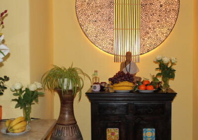 Buddha-Figur und Dekoration